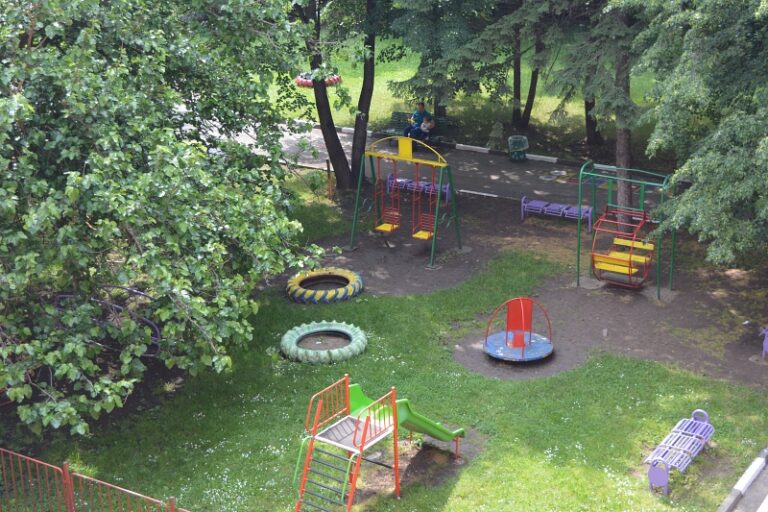 снимка на двора на болницата